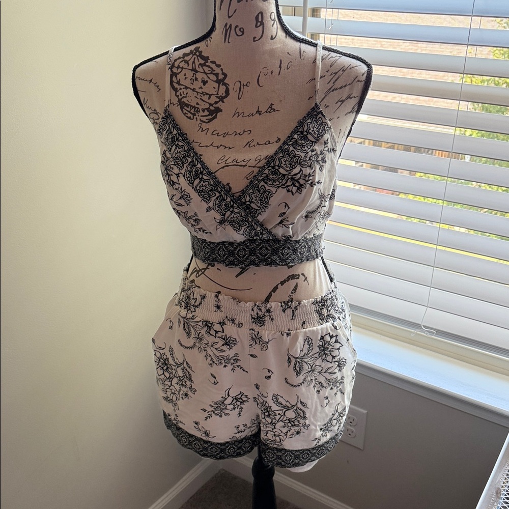 Paper Crane Black and White Floral Pajama Set